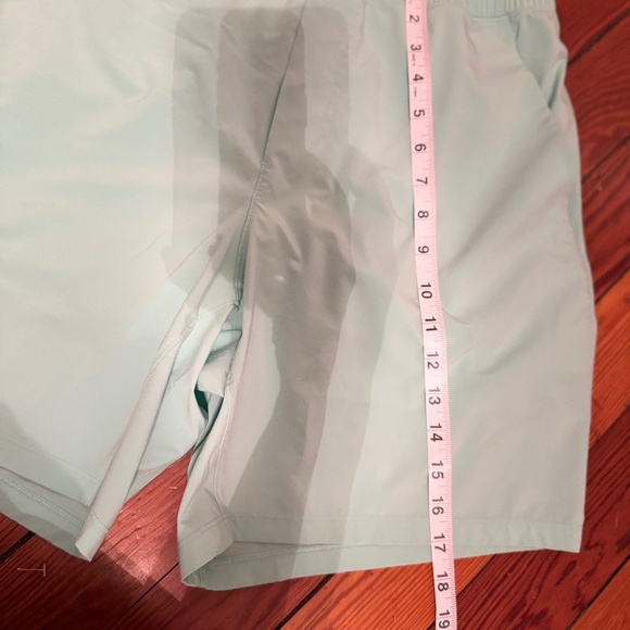Lulemelon Mens Pace Breaker Shorts Mint Green Size: LG - Picture 9 of 11